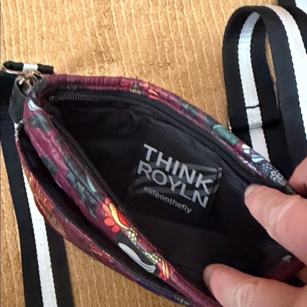 Think Royln Floral small Crossbody Bag - Picture 4 of 5